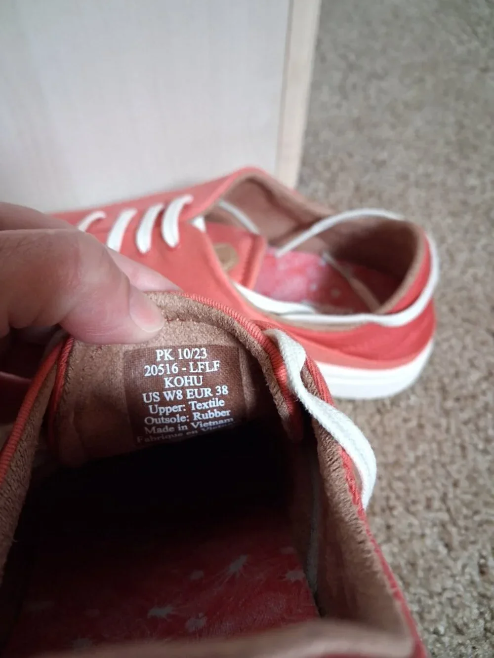 NWT OLUKAI Women's Kohu Lehua Flower (Coral) Lace-Up Sneakers sz US 8